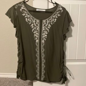 Women’s olive short sleeve shirt